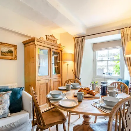 بيت للعطل 3 Bed In Oc-ds779 *
